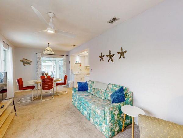 Waterfront Ground-Level Vacation Condo in Englewood