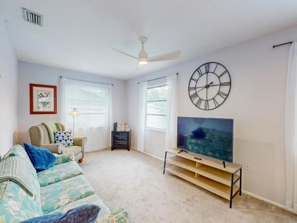 Waterfront Ground-Level Vacation Condo in Englewood