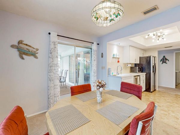 Waterfront Ground-Level Vacation Condo in Englewood