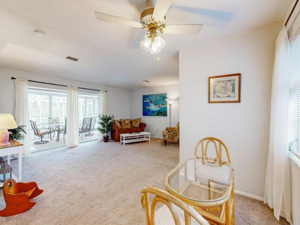 Waterfront Ground-Level Vacation Condo in Englewood