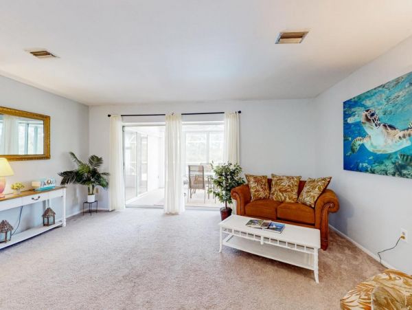 Waterfront Ground-Level Vacation Condo in Englewood