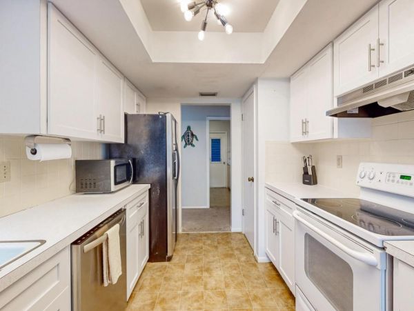 Waterfront Ground-Level Vacation Condo in Englewood