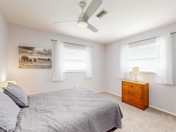 Waterfront Ground-Level Vacation Condo in Englewood