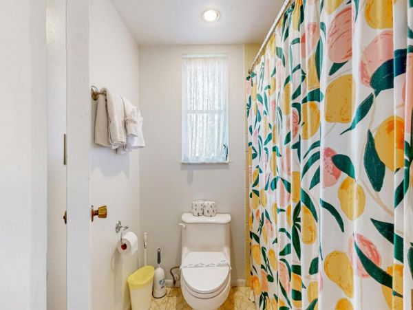 Waterfront Ground-Level Vacation Condo in Englewood