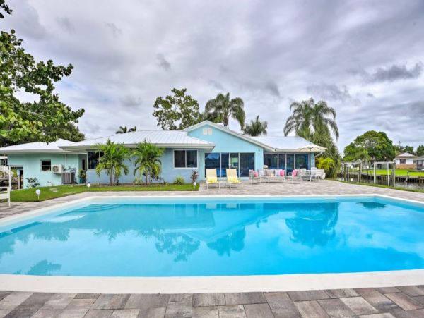 Canal-Front Vacation Rental in Sarasota with Pool & Dock