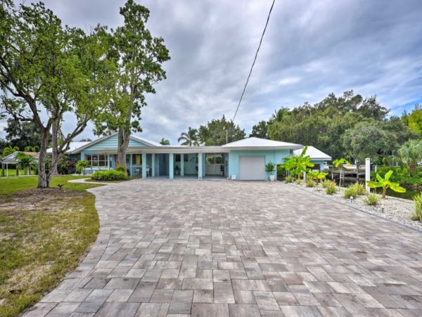 Canal-Front Vacation Rental in Sarasota with Pool & Dock