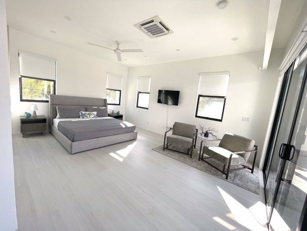 Gated Turks & Caicos Vacation Villa 4 Mis Drive To Beaches