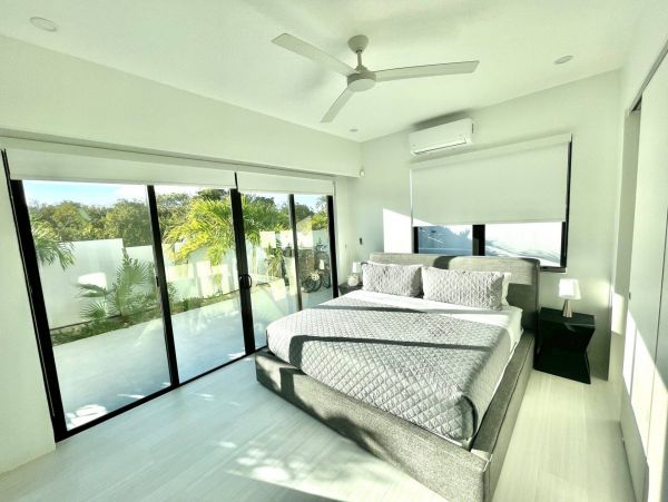 Gated Turks & Caicos Vacation Villa 4 Mis Drive To Beaches