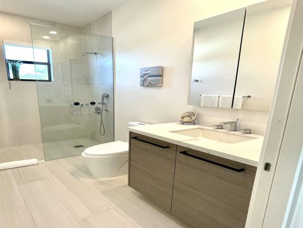 Gated Turks & Caicos Vacation Villa 4 Mis Drive To Beaches