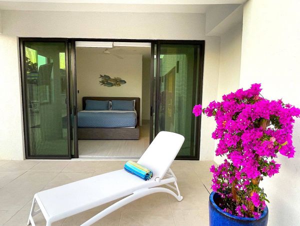 Gated Turks & Caicos Vacation Villa 4 Mis Drive To Beaches