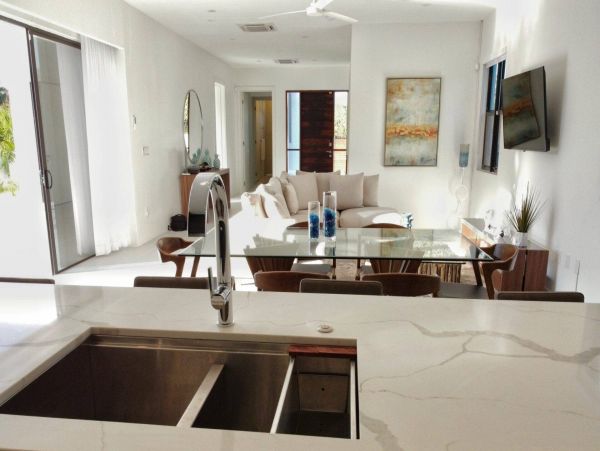 Gated Turks & Caicos Vacation Villa 4 Mis Drive To Beaches
