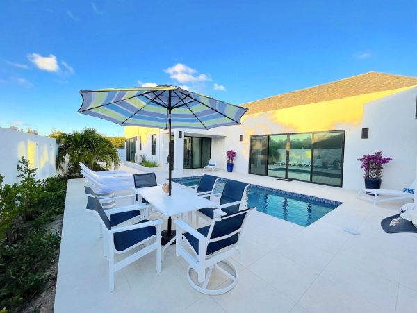 Gated Turks & Caicos Vacation Villa 4 Mis Drive To Beaches