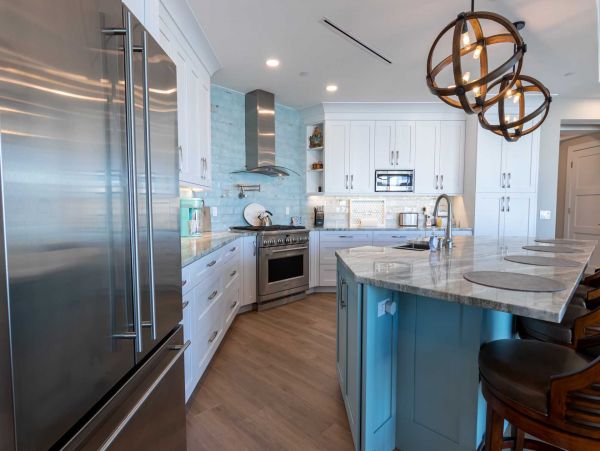 Luxury Condo with Partial Ocean view for 10 guests