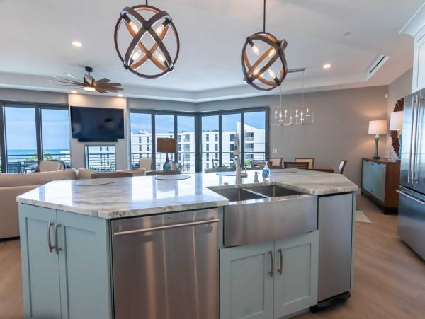 Luxury Condo with Partial Ocean view for 10 guests