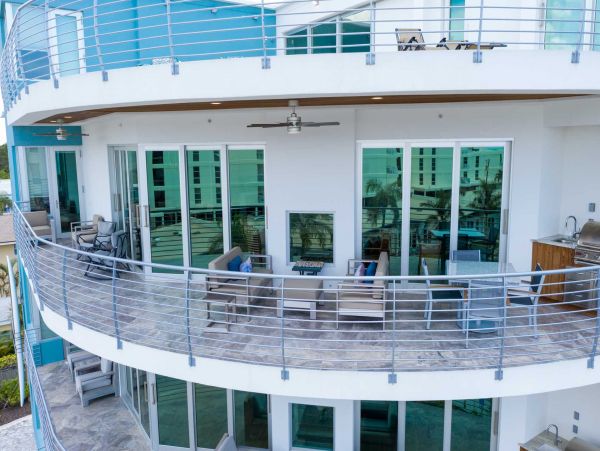 Luxury Condo with Partial Ocean view for 10 guests