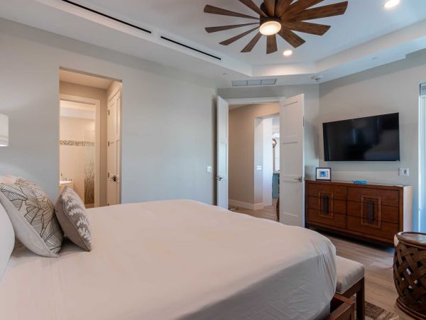 Luxury Condo with Partial Ocean view for 10 guests