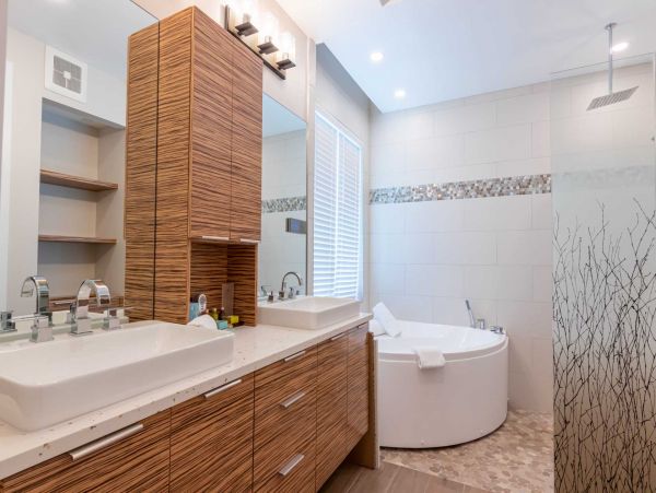 Luxury Condo with Partial Ocean view for 10 guests