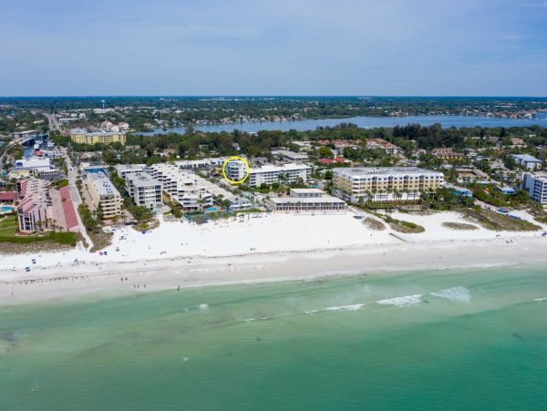 Luxury Condo with Partial Ocean view for 10 guests