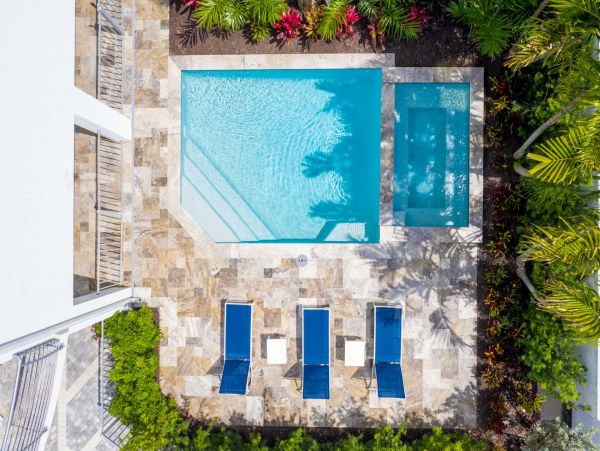 Luxury Condo with Partial Ocean view for 10 guests