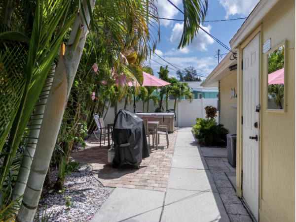 Siesta Key Darling Cottage Walk to Beach