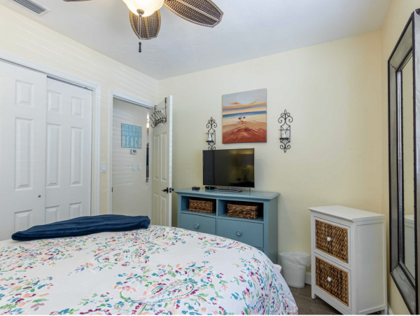 Siesta Key Darling Cottage Walk to Beach