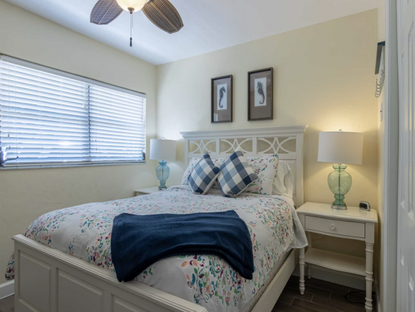 Siesta Key Darling Cottage Walk to Beach