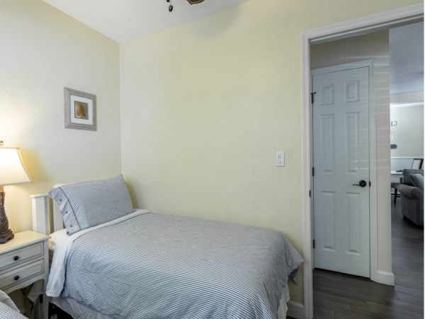 Siesta Key Darling Cottage Walk to Beach