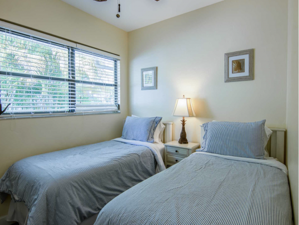 Siesta Key Darling Cottage Walk to Beach