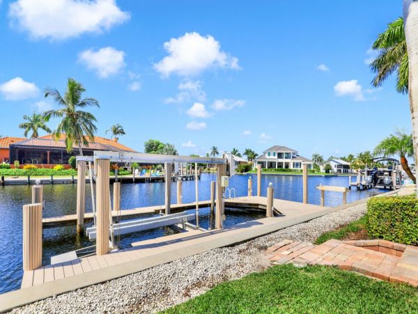 Four Bedroom Home Canal views Sleeps 8