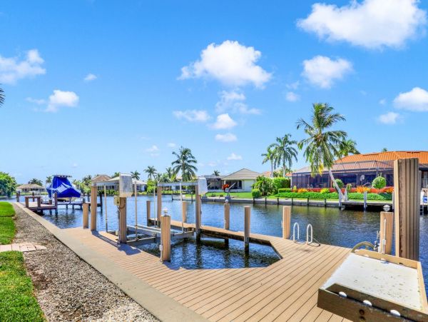 Four Bedroom Home Canal views Sleeps 8