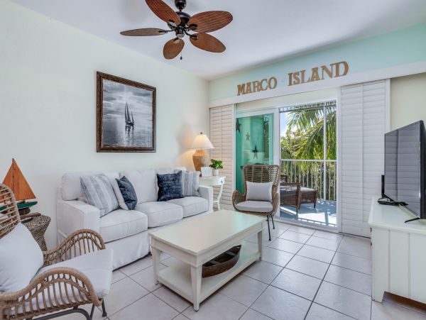 Marco Island Lovely Condo with 2 Bedrooms Sleeps 6