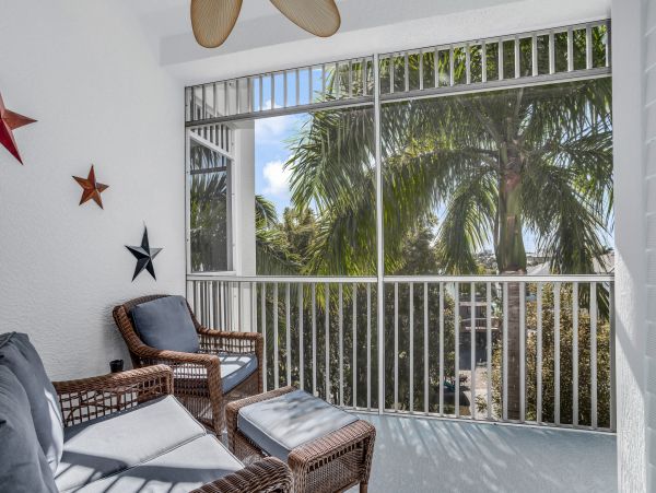 Marco Island Lovely Condo with 2 Bedrooms Sleeps 6