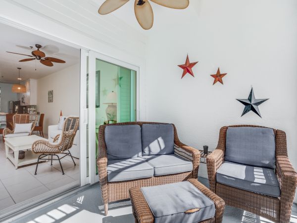 Marco Island Lovely Condo with 2 Bedrooms Sleeps 6