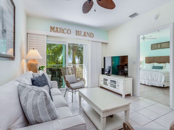 Marco Island Lovely Condo with 2 Bedrooms Sleeps 6