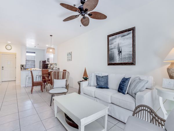 Marco Island Lovely Condo with 2 Bedrooms Sleeps 6