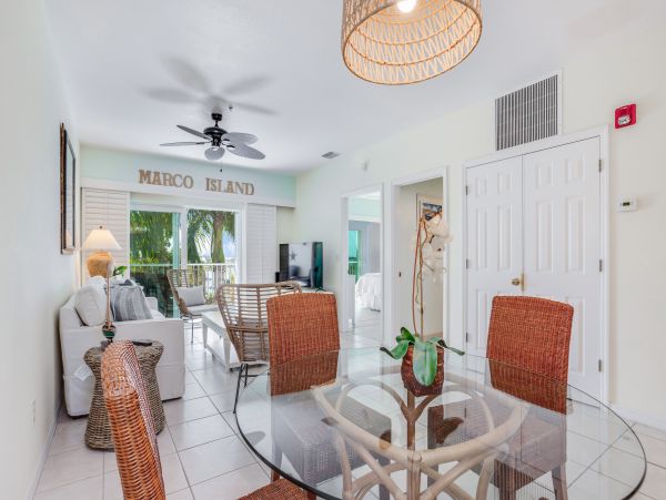 Marco Island Lovely Condo with 2 Bedrooms Sleeps 6
