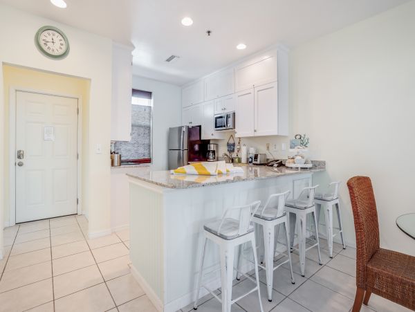 Marco Island Lovely Condo with 2 Bedrooms Sleeps 6
