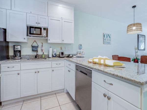 Marco Island Lovely Condo with 2 Bedrooms Sleeps 6