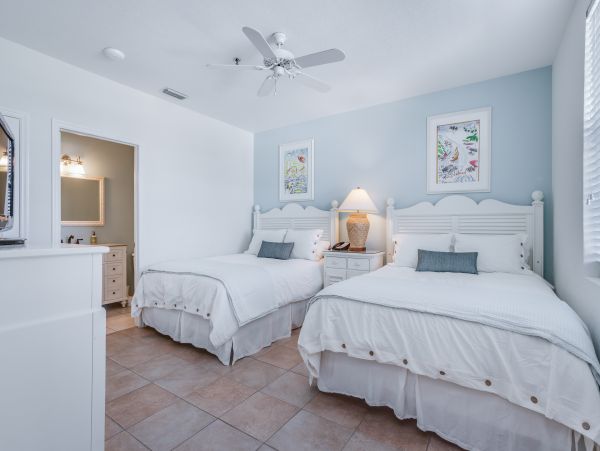 Marco Island Lovely Condo with 2 Bedrooms Sleeps 6