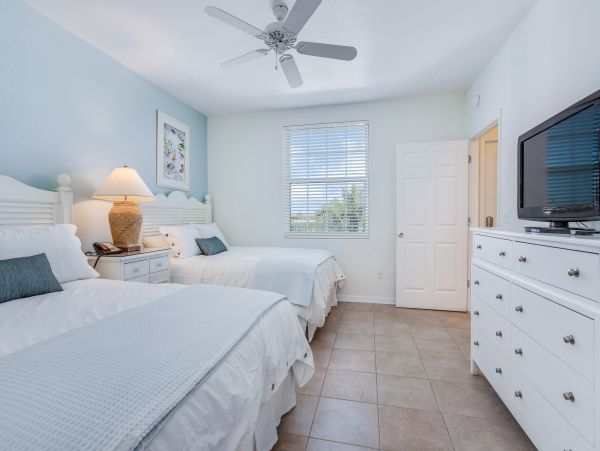 Marco Island Lovely Condo with 2 Bedrooms Sleeps 6
