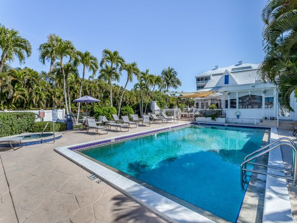 Marco Island Lovely Condo with 2 Bedrooms Sleeps 6