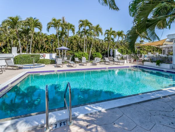Marco Island Lovely Condo with 2 Bedrooms Sleeps 6