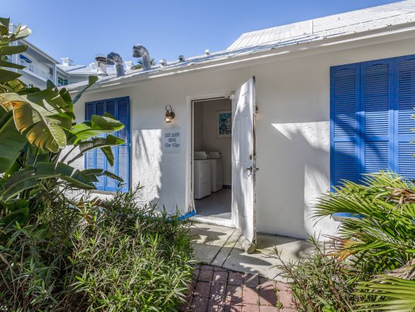 Marco Island Lovely Condo with 2 Bedrooms Sleeps 6