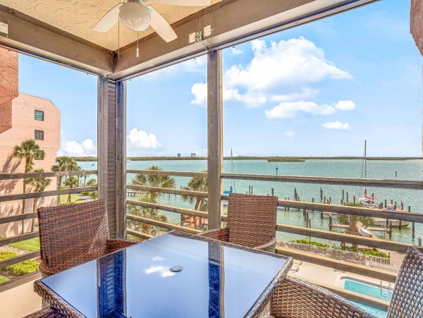 Full Water Views, sleeps 4 Guests