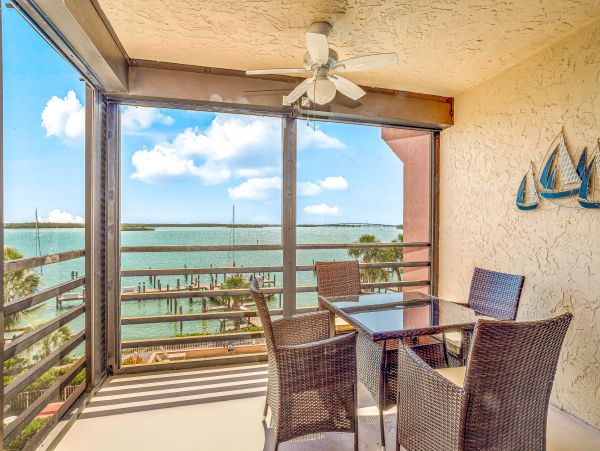 Full Water Views, sleeps 4 Guests