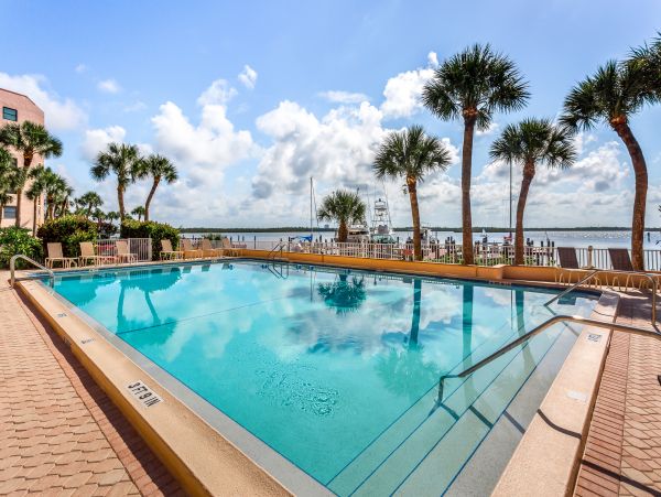 Full Water Views, sleeps 4 Guests