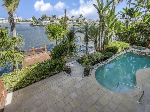 Naples Home 1009943