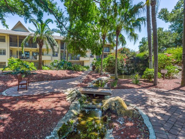 Close to Beach in Park Shore