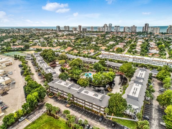 Close to Beach in Park Shore