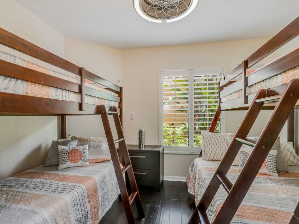 Naples Home 1009946
